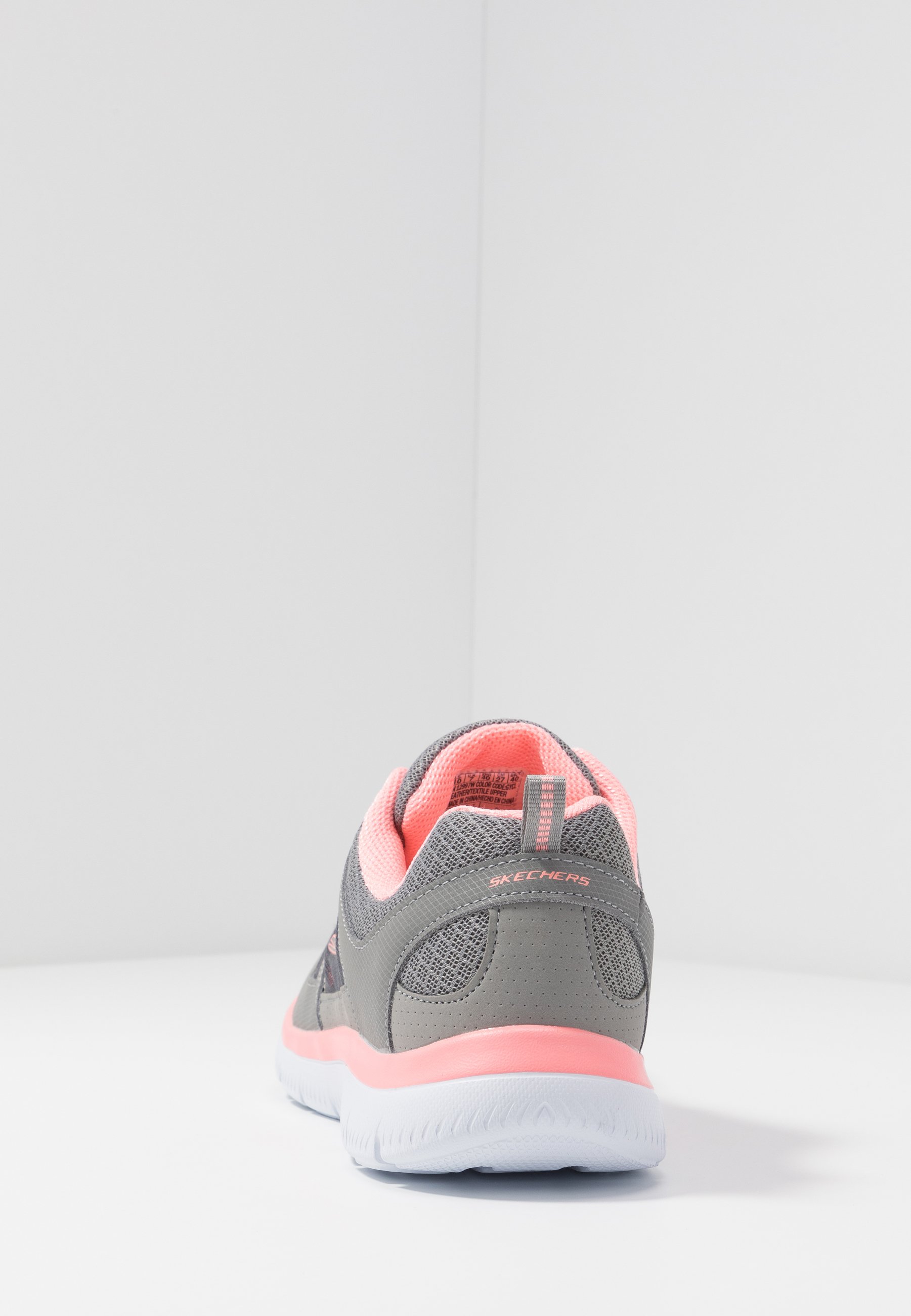 Skechers Wide Fit SUMMITS WIDE FIT Joggesko graycoral Skechers Wide Fit SUMMITS Joggesko grey Zalando.no