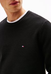 Tommy Hilfiger ESSENTIAL STRUCTURE CREW NECK - Vesta - black