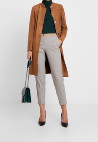 Esprit Klassischer Mantel - brown