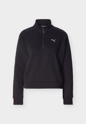 Juodas ilgomis rankovėmis megztinis su ketvirtiniu užtrauktuku ir aukšta apykakle, kairėje krūtinės pusėje su mažuoju sidabriniu Puma logotipu.