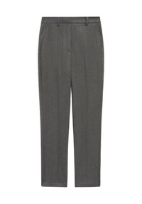 Pantalon gris avec une coupe ajustée, fabriqué en tissu lisse, présentant un motif de fines rayures, des passants de ceinture et des poches latérales.