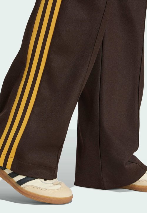adidas CLASSIC TRACK PANTS - Pantalones deportivos - aurora coffee preloved yellow — photo 4