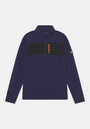 Sudadera polar azul marino con cuello de media cremallera, con una banda negra en el pecho y un logotipo naranja. Mangas largas con corte recto.