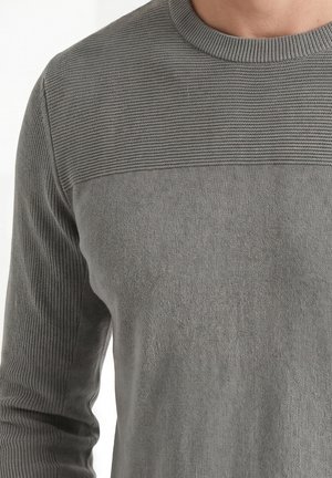 Antony Morato, SWEATER ROUND COLLAR LONG SLEEVES REGULAR FIT WITH RUBBER PATCH ON CHEST - Felpa - green