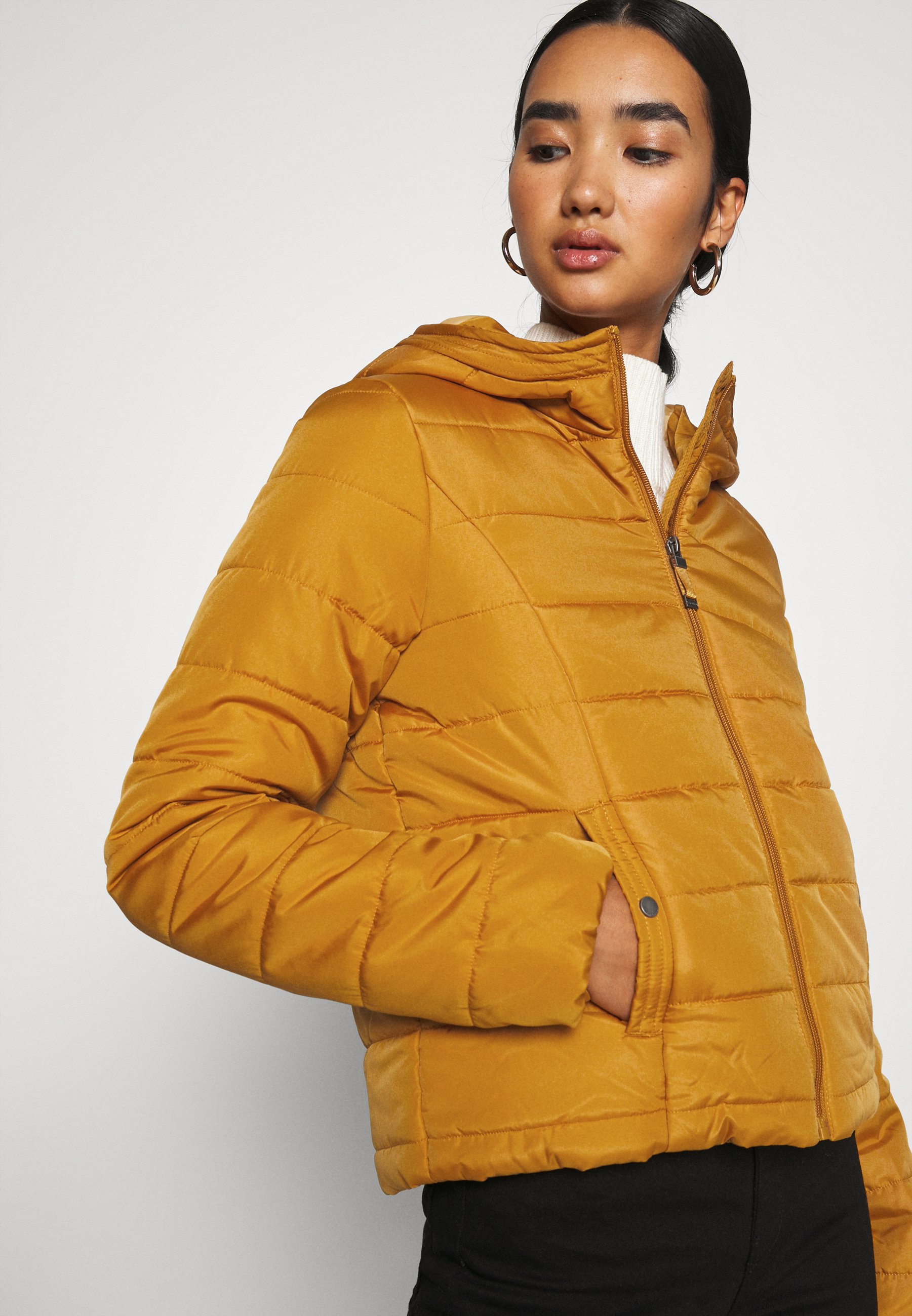 VMSIMONE HOODY SHORT JACKET Lett jakke buckthorn brown VMSIMONE HOODY SHORT JACKET Lett jakke buckthorn brown