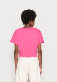 YAS YASFABIAN KNOT TEE - T-shirt estampada - fandango pink