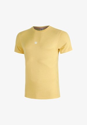 Camiseta de algodón de manga corta amarilla, con cuello redondo y un pequeño logo blanco en el pecho. Textura suave y diseño sencillo.