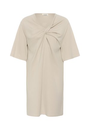 Rochie bej cu mâneci scurte, detaliu cu nod răsucit la piept și guler în formă de V.