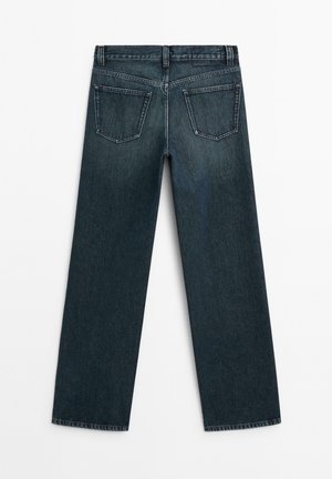 Mörkblå denimjeans med rak bendesign. Har två bakfickor och diskret sömnad längs sömmarna.