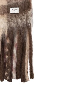 Écharpe en laine multicolore présentant un mélange de tons marron, crème et rose, avec une bordure frangée et une petite étiquette de marque.