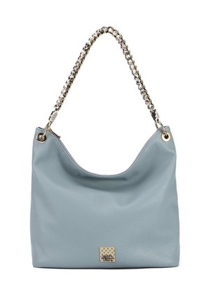 Borsa a tracolla in pelle blu chiaro con una forma morbida, manico a catena in tonalità oro e finitura testurizzata. Presenta un motivo logo metallico sulla parte anteriore.