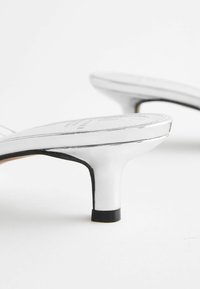 Next SIGNATURE  TOE POST REGULAR FIT - Sandales tongs - silver