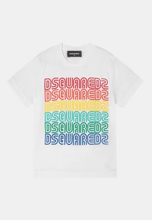Hvid T-shirt med korte ærmer med ordet "DSQUARED2" gentaget seks gange i rød, orange, gul, blågrøn, grøn og blå foran.