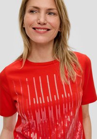 s.Oliver BLACK LABEL - T-shirt z nadrukiem