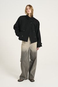 Gestuz AVIC JACKET - Ľahká bunda - black