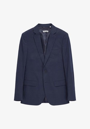 Marineblauwe enkelrijige herenblazer met inkeping revers, sluiting met één knoop, twee klepzakken aan de voorkant en een borstzak met bies.