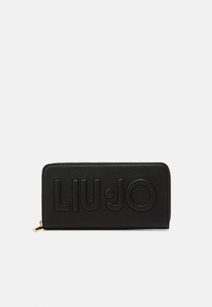 Portafoglio in pelle nera con finitura testurizzata, caratterizzato dal logo in rilievo "LIU·JO", forma rettangolare e zip in tonalità oro.