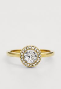 Goldring mit einem zentralen runden klaren Stein, umgeben von kleineren klaren Steinen, glattem Band, polierter Oberfläche und abgerundeten Kanten.