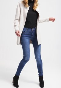 ONLY Pitkä takki - beige