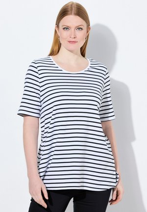 T-shirt rayé avec un col rond, des manches courtes et une coupe décontractée, fabriqué en tissu léger avec des rayures horizontales noires et blanches.