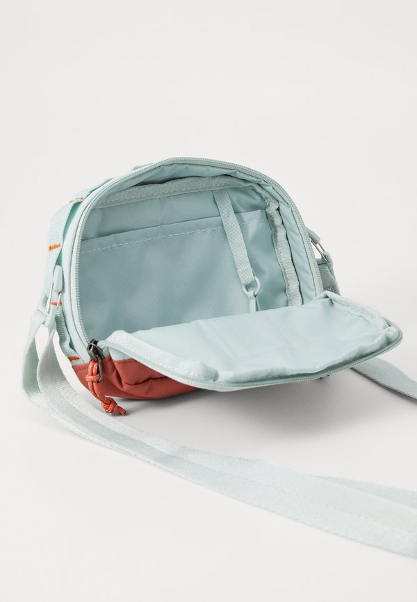 TRAIL TRAVELER™ CROSSBODY BAG UNISEX - Cross body bag4