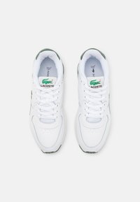 Lacoste LINETRACK - Tenisice - white/green