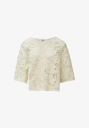 Szydełkowy top w kolorze off-white z okrągłym dekoltem i krótkimi, szerokimi rękawami. Posiada misternie wykonane wzory kwiatowe oraz teksturowane wykończenie.