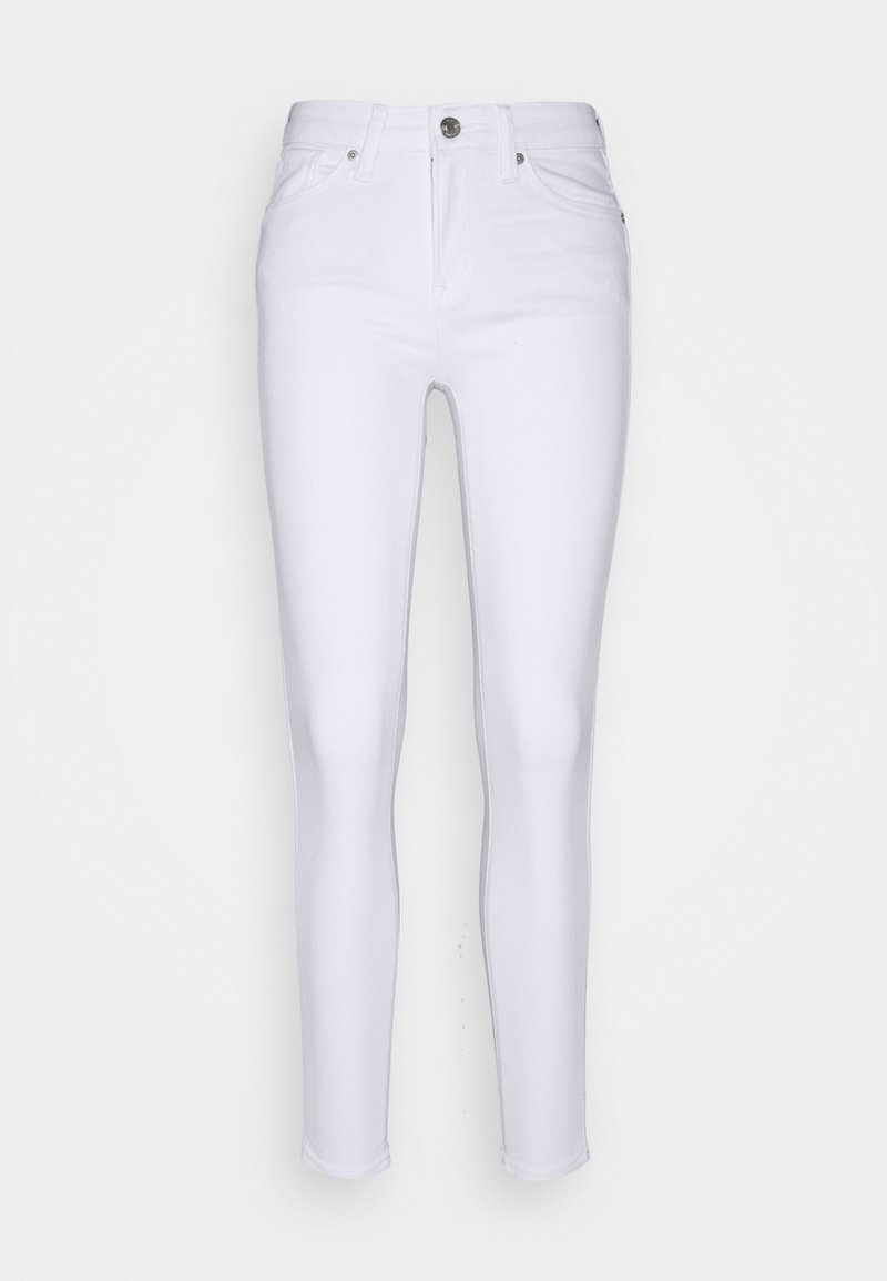 Jeans blancos de corte slim con botón delantero y cremallera, diseño de cinco bolsillos y piernas cónicas hasta el tobillo.