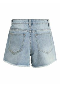 Jasnoniebieskie szorty dżinsowe z postrzępionym dołem, z dwoma tylnymi kieszeniami i klasycznym paskiem w talii. Czysty, prosty design bez ozdób.
