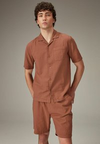 Next SHORT SLEEVE REGULAR FIT - Skjorter - rust brown