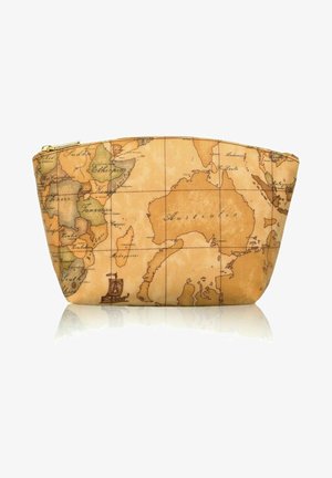 Borsa con zip caratterizzata da un design di una mappa del mondo vintage, realizzata in tessuto testurizzato in calde tonalità beige con accenti marroni e linee a griglia.