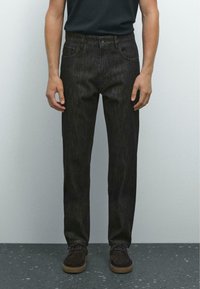 Unselected, black