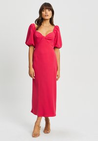 Abito midi fucsia con maniche a palloncino e scollo a cuore. Realizzato in un tessuto liscio con un corpetto aderente e una gonna svasata.