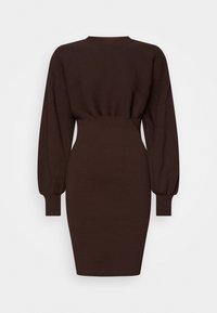 Abito lavorato a maglia marrone con una silhouette aderente, maniche lunghe a palloncino e una texture a coste. Presenta un collo alto e un lunghezza a metà coscia.