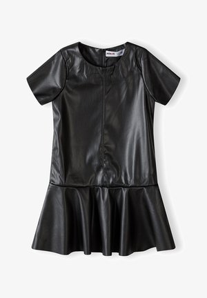 Robe courte à manches courtes en similicuir noir avec un col rond et un ourlet de jupe évasé, dotée d'une fermeture éclair au dos.