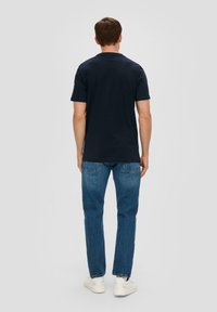 s.Oliver MIT FRONTPRINT - T-Shirt print - navy