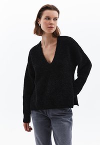 V-NECK - Pullover - black