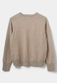 Pulover bej deschis cu guler rotund, manșete și margine ribbate. Fabricat dintr-un material moale cu o textură netedă și detalii minime.