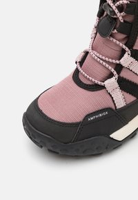 Geox TREKKYUP GIRL AB - Vinterstøvler - antique rose/black