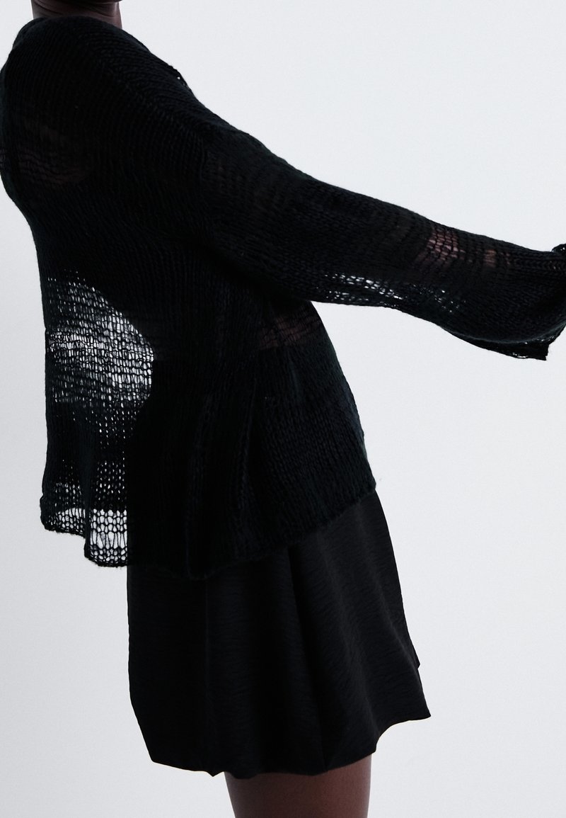 The Ragged Priest Sweter