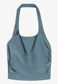 Halter tipa tops mierīgā zilā tonī, izgatavots no gludas auduma. Izceļas ar pieguļošu dizainu un sānu krokām, kas piešķir papildu tekstūru.