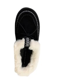 Mocassin en suede noir avec doublure en fausse fourrure blanche, couture décorative et détail de lacet sur le dessus. Conception de semelle plate.