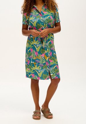 Lyhythihainen paitamekko teal-värissä, jossa on kukkakuvio ja pinkkejä sekä vihreitä lehtiä, etunapit ja vyötärönauha. Mekossa on myös sivuhalkio.