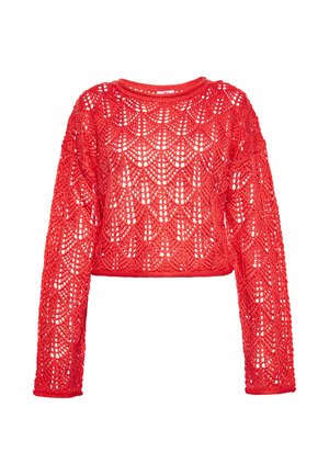 Maglione rosso a maniche lunghe all'uncinetto con motivo geometrico a traforo e collo rotondo, mostrato su sfondo bianco.