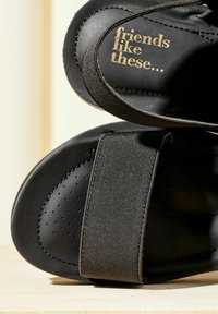 Friends Like These REGULAR FIT - COMFORT ELASTIC STRAP - Sandale cu platformă - black