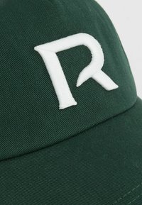 Reiss CHASE LOGO-EMBROIDERED VARSITY BASEBALL  - Šiltovka - dark green