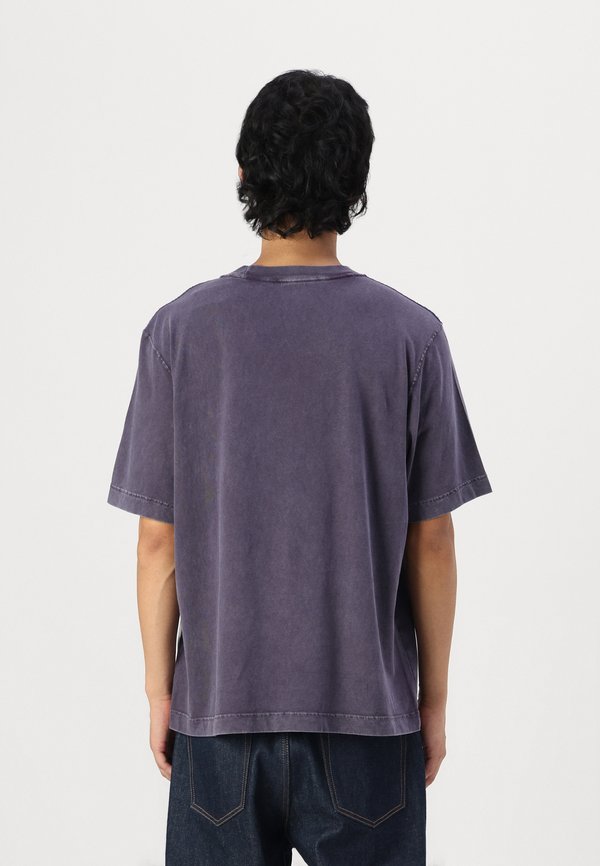 Vintage-Inspired Tee - Basic T-shirt - purple4