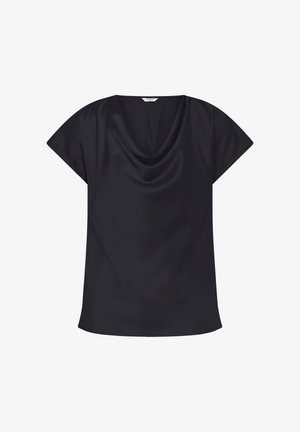 Mustast satiinist lühikeste varrukatega pluus, millel on langev kaelus ja sirge alaosa.