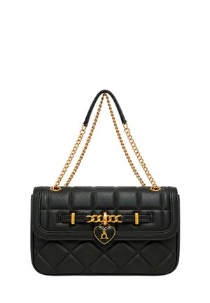 Borsa a mano in pelle nera trapuntata con tracolle a catena dorata e una chiusura dorata a forma di cuore con dettaglio logo sulla patta frontale.