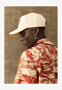 Selectat, ivory/chive green